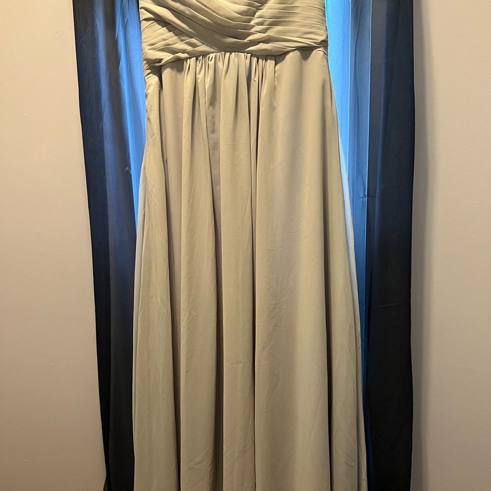 Formal Strapless Dress. Light Gray/Silver size 14